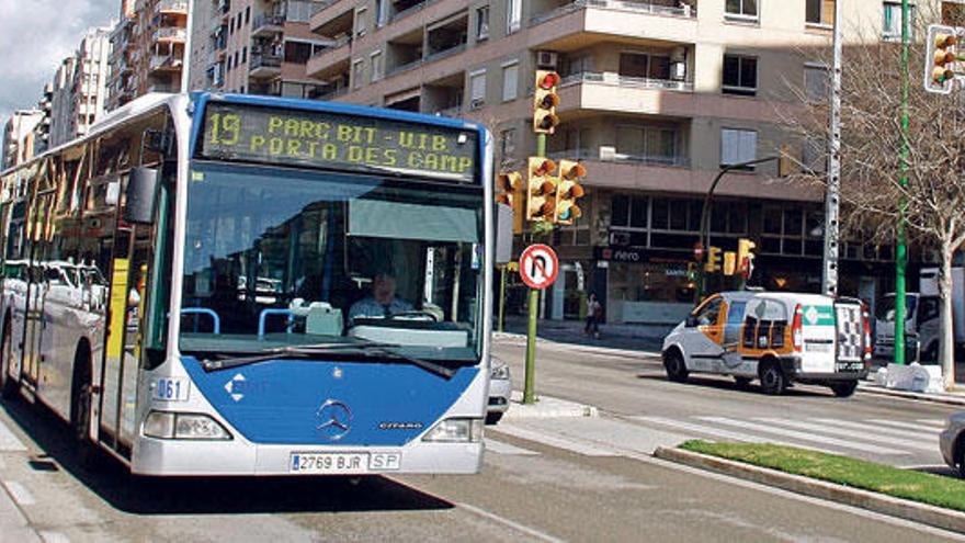 Los autobuses de la EMT que van a ser sustituidos tienen una antigüedad de entre doce y trece años.