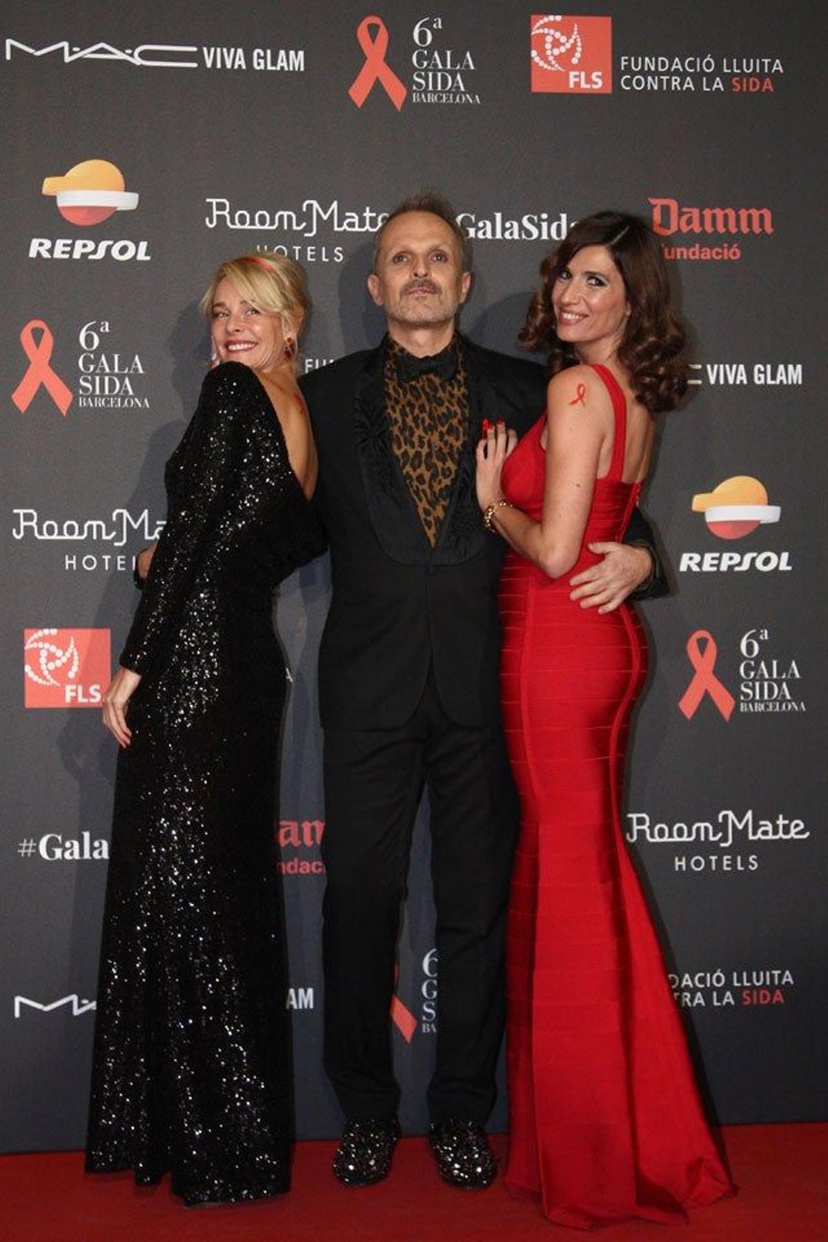 Belén Rueda, Miguel Bosé y Elia Galera, en la gala la Lucha contra el SIDA 2015.