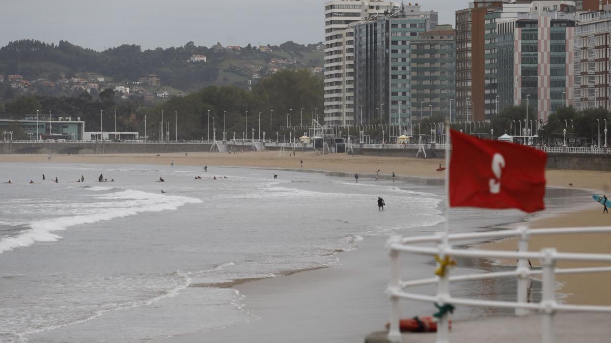 Gijón no permitirá baños en la playa en la primera fase de desescalada