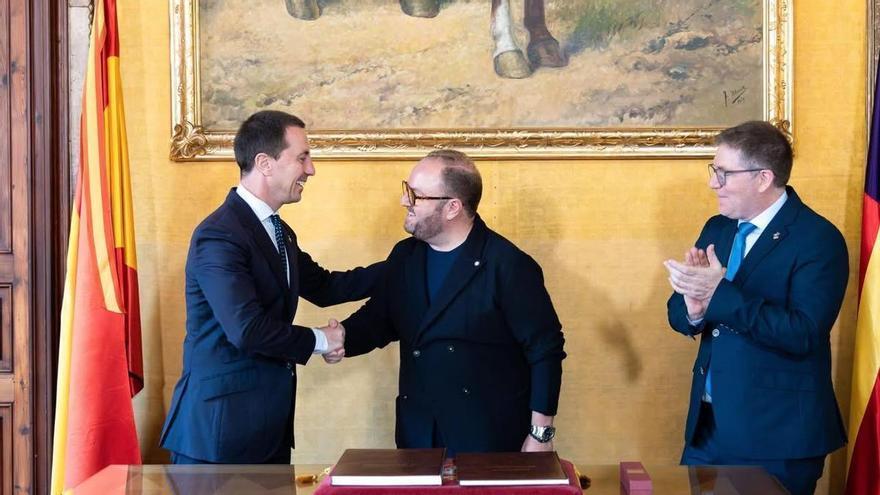Tommy Ferragut jura su cargo como director insular de Turismo y de la FTRM de Mallorca