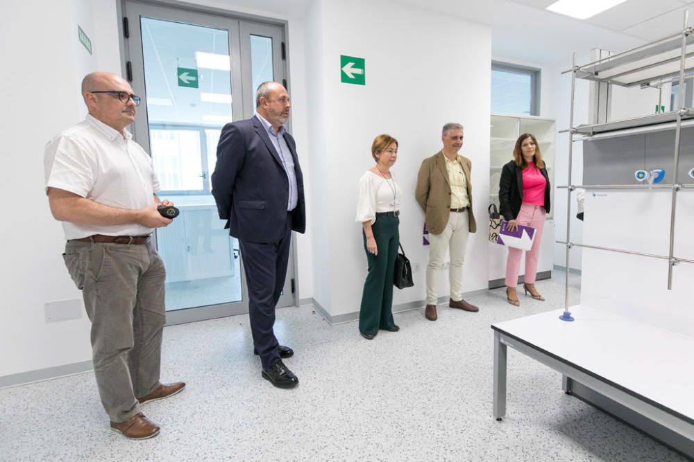 Visita a centros de investigación de la ULL