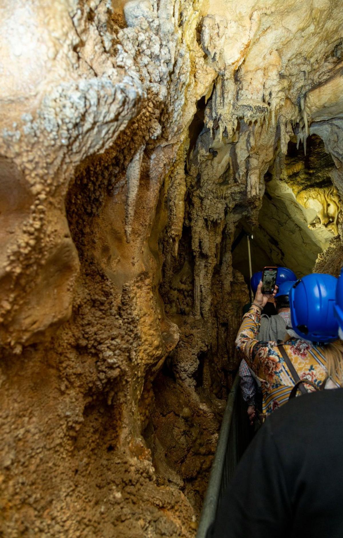 La Cueva del Puerto de Calasparra reabre con más luz y un museo | FOTOS DE ENRIQUE SOLER