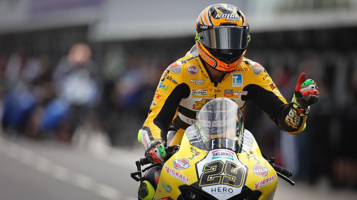 Andrea Iannone, tras conseguir su primer podio en el Mundial de Superbikes