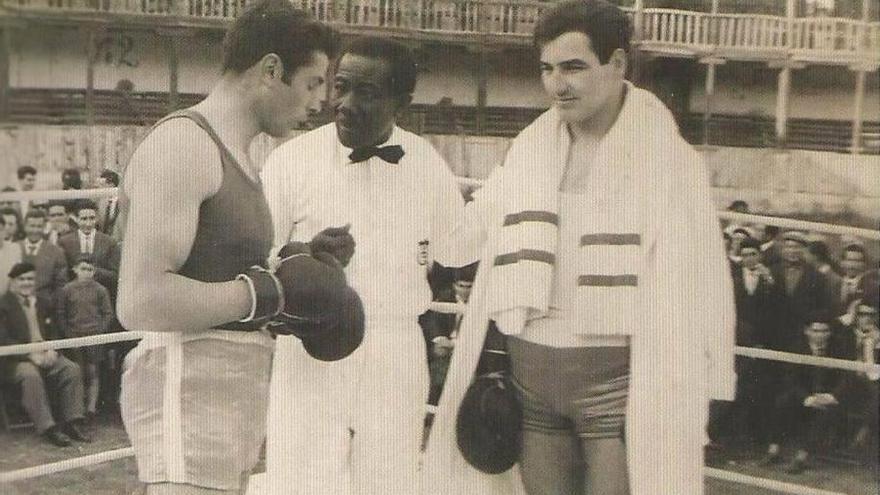 Paco San José en una velada de boxeo celebrada en la plaza de toros de Toro