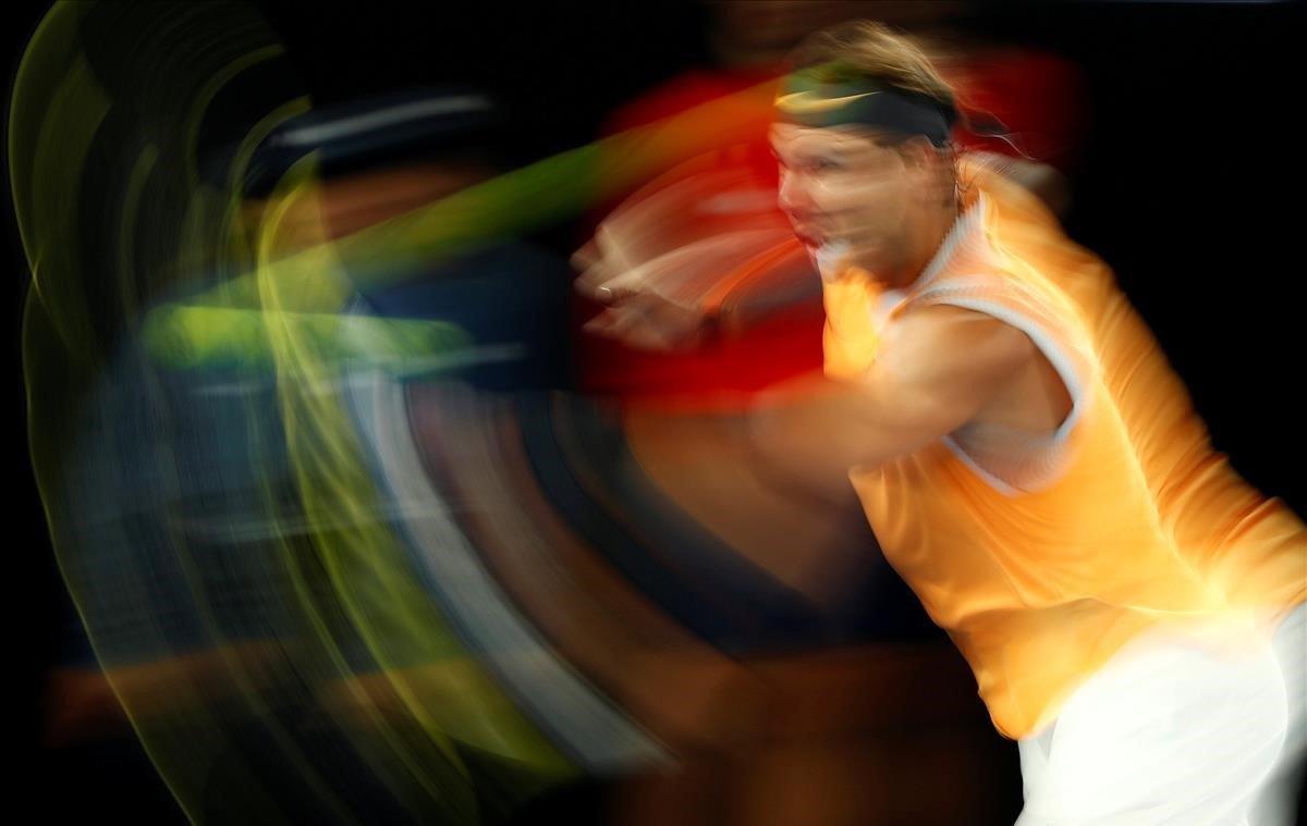 El español Rafael Nadal en acción durante el partido contra el australiano Matthew Ebden. El jugador local apenas ofreció resistencia y perdió ante el mallorquín por 6-3, 6-2 y 6-2.