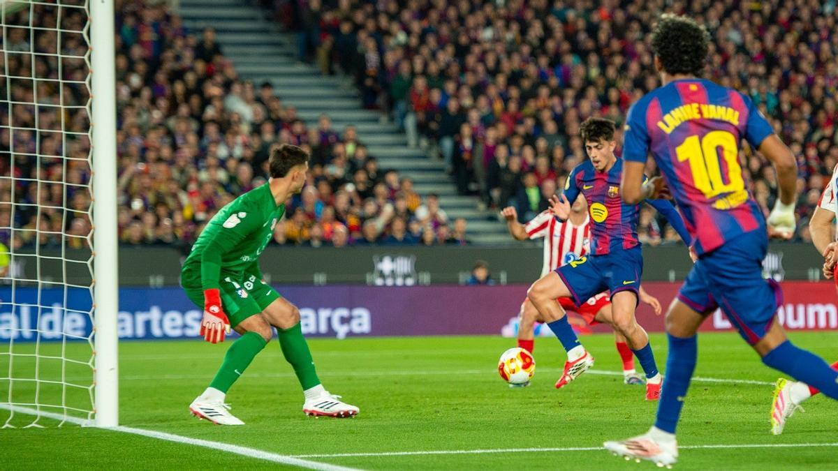 Marc Bernal marca el 1 0 a puerta vacía.