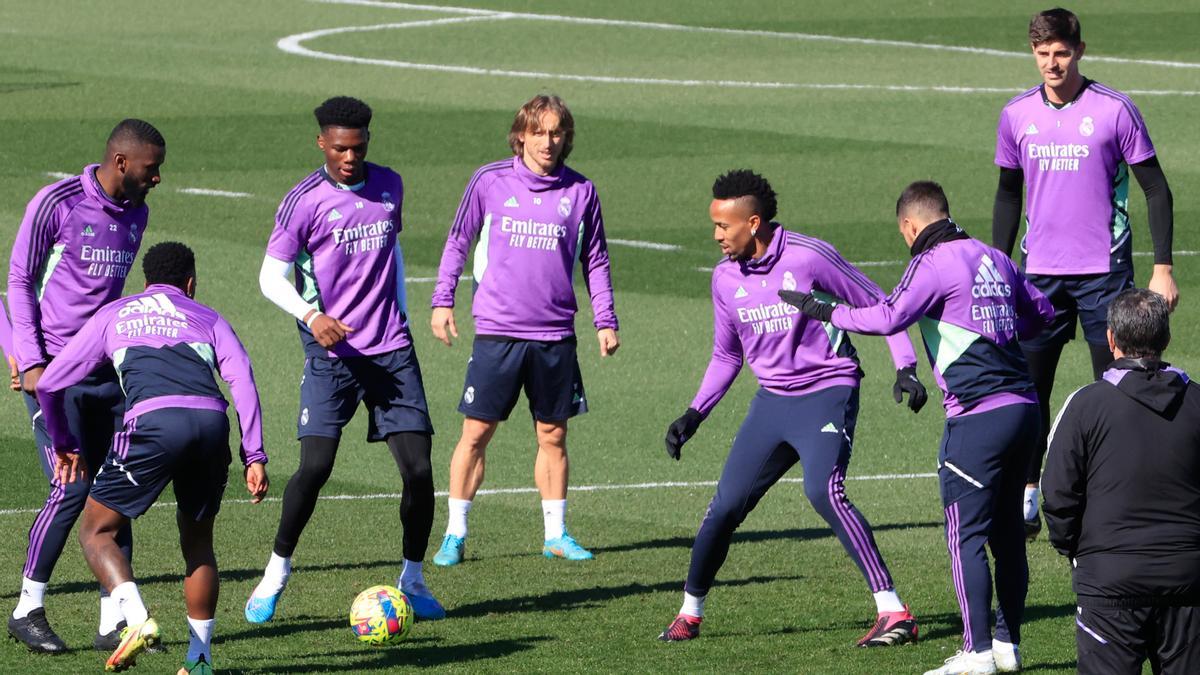 Último entrenamiento del Real Madrid antes del derbi