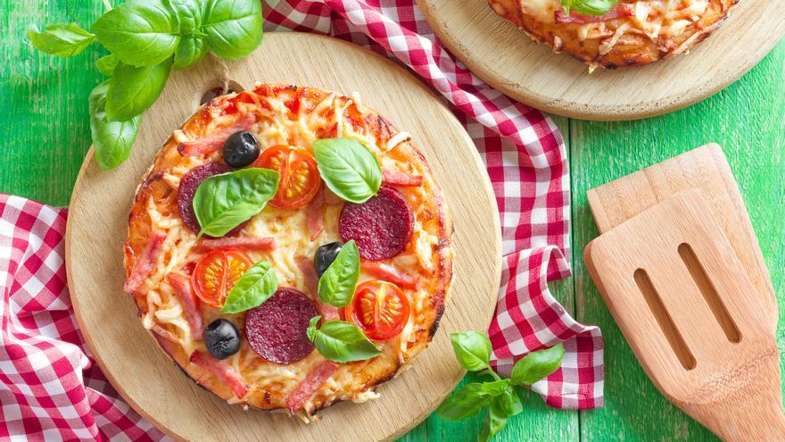 Así es como puedes hacer una pizza deliciosa sin horno en solo 5 minutos