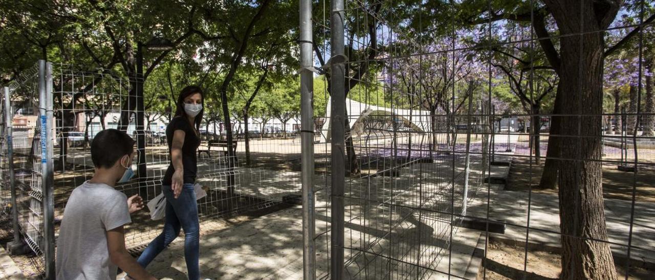 Zona de la plaza de la Viña acotada para obras