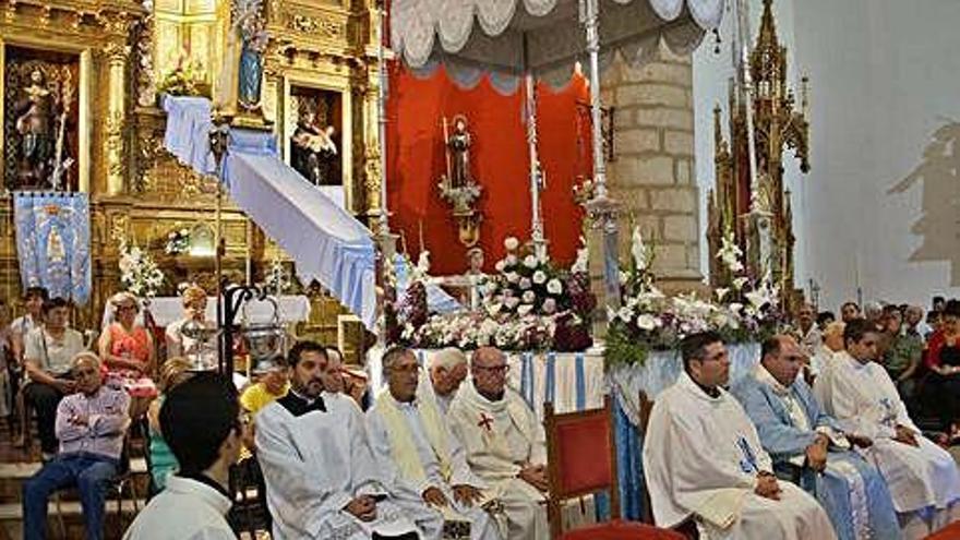 Concelebración de la Santa Misa en el Santuario de Alcañices.