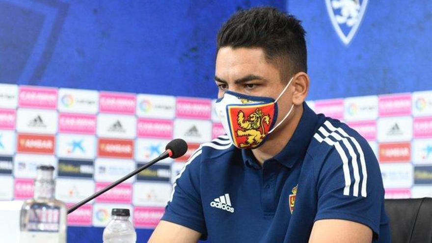 El &quot;Toro&quot;, Gabriel Fernández, durante su presentación como nuevo jugador del Real Zaragoza.