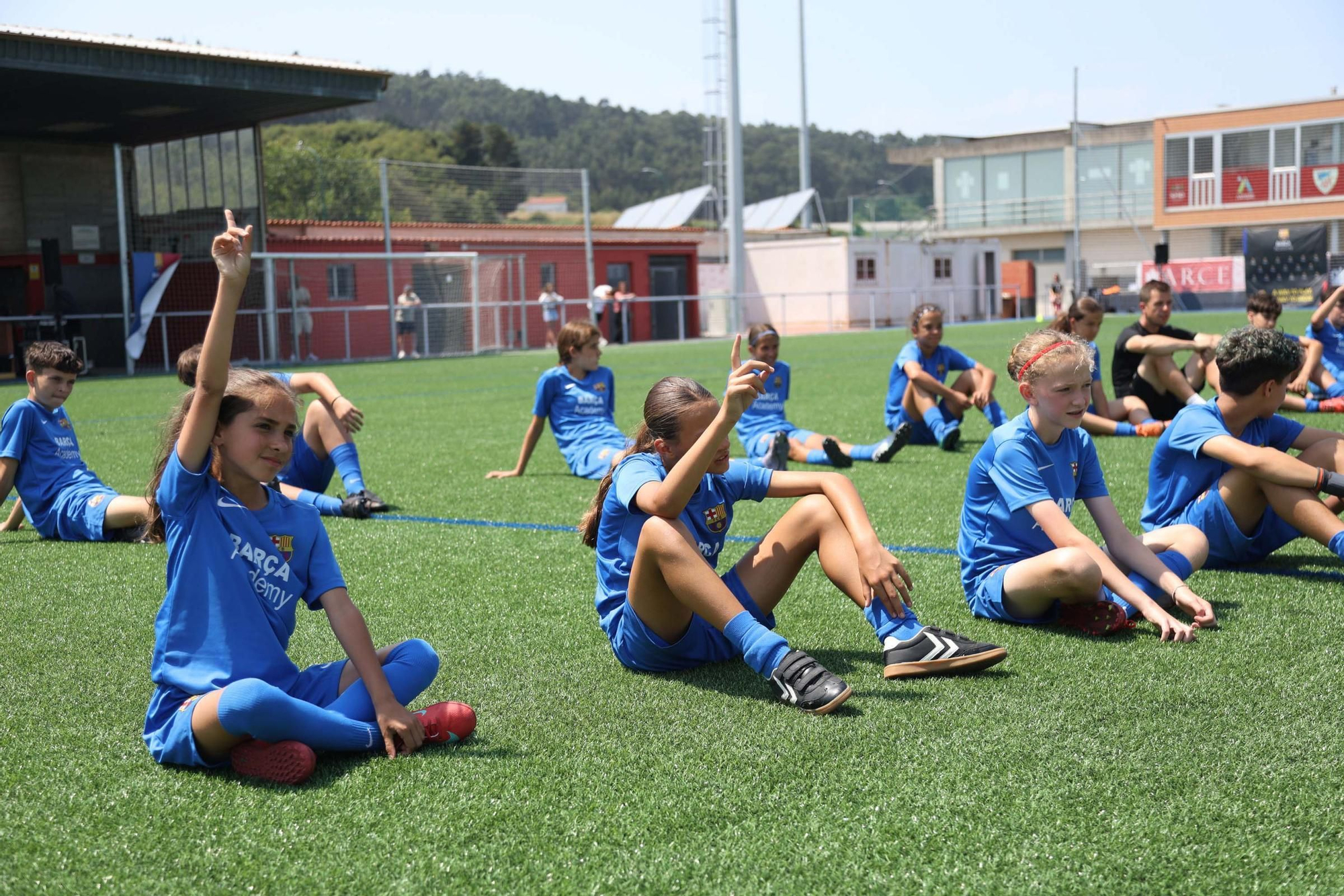 Casi 200 niños acuden a un campus del Barça en Arteixo