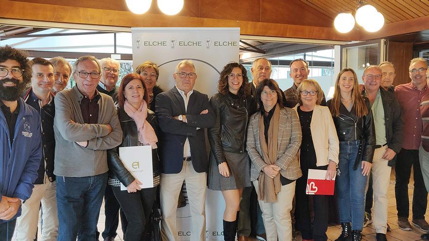 Un momento de la reunión de Elche Piensa con los tres colectivos sociales