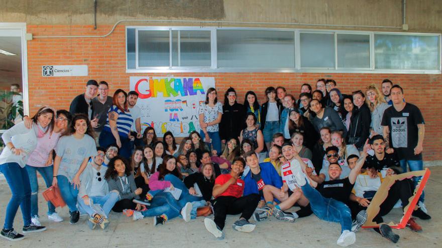 Los alumnos participantes en la Gimkana por la Diversidad esta semana.