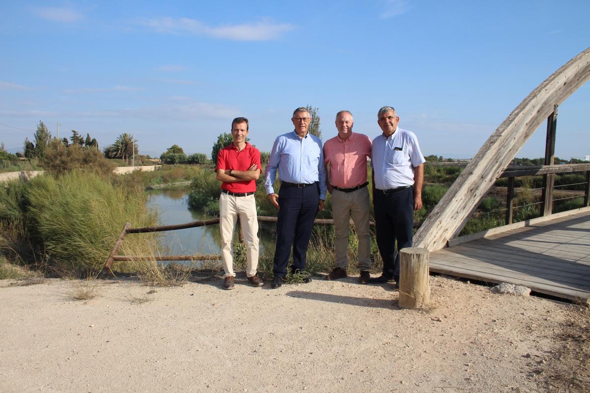 Mario Urrea, Carlos Sánchez, Javier García y Adolfo Mérida, en el meandro restaurado del Segura en las proximidades de Guardamar