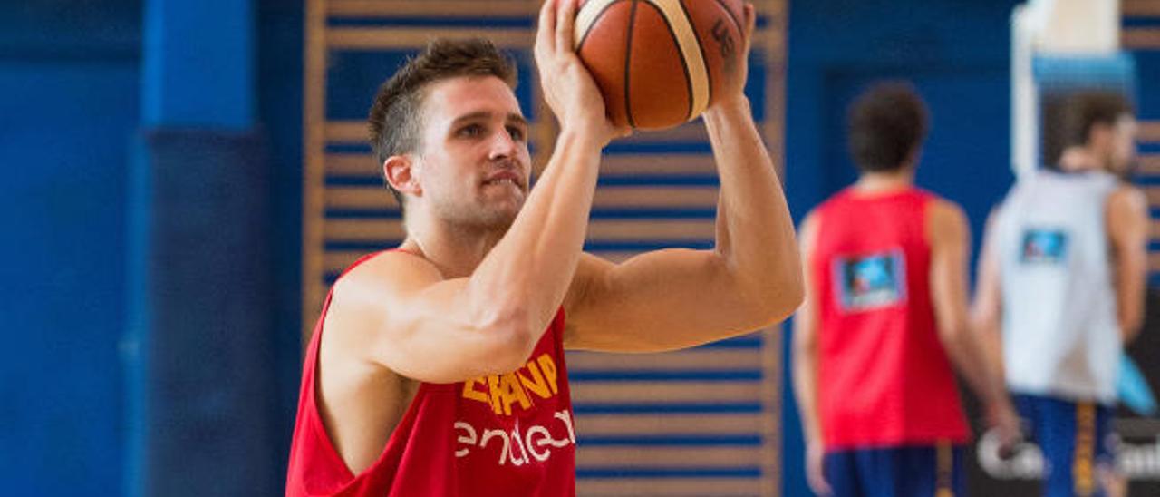 Xavi Rabaseda, alero del Herbalife Gran Canaria, en uno de los últimos entrenamientos de la selección española.