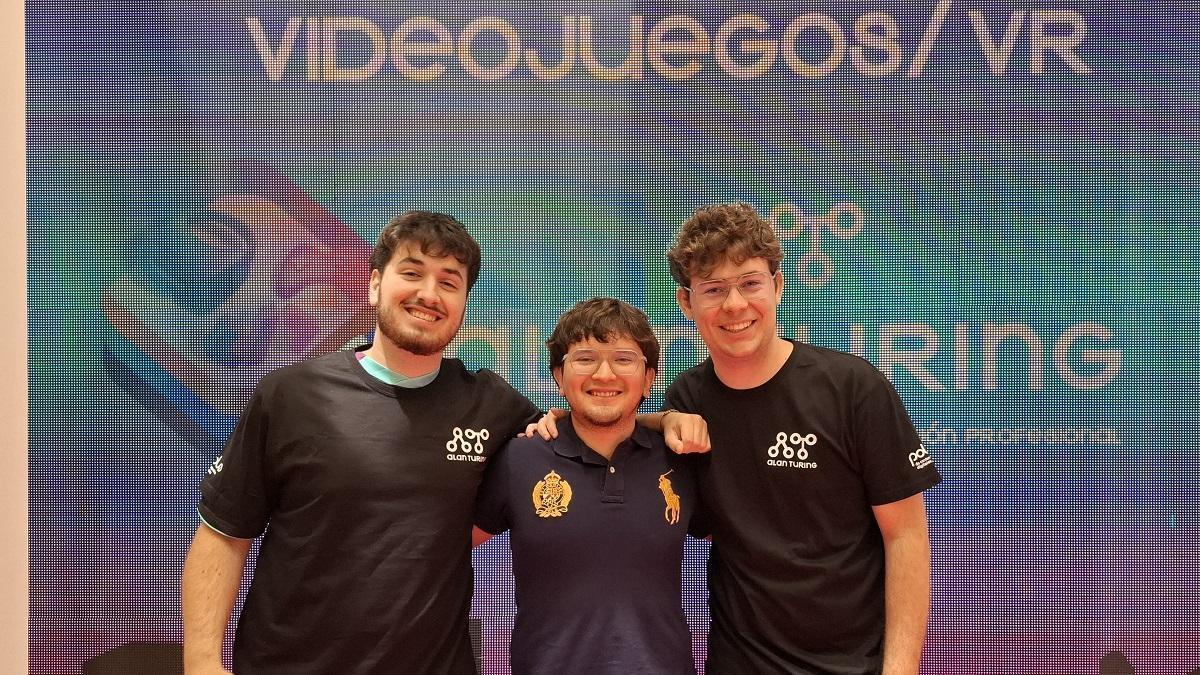 Fito, Henneder y Paco son tres de los 19 alumnos que este año han cursado el Máster de FP en Desarrollo de Videojuegos y FP en Málaga.