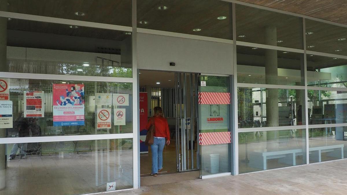 Instalaciones de la oficina de empleo Labora en Alzira en una imagen de la semana pasada.