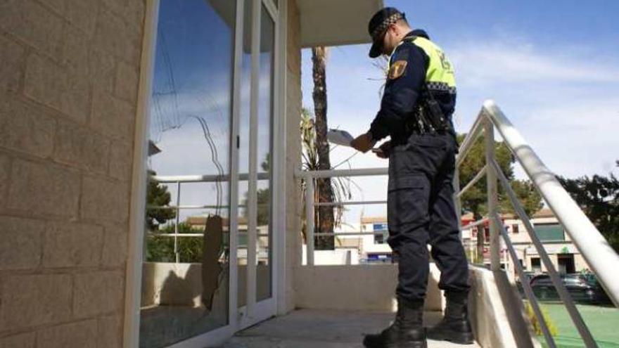 Agentes de la Policía Local de Rojales en una imagen de archivo.