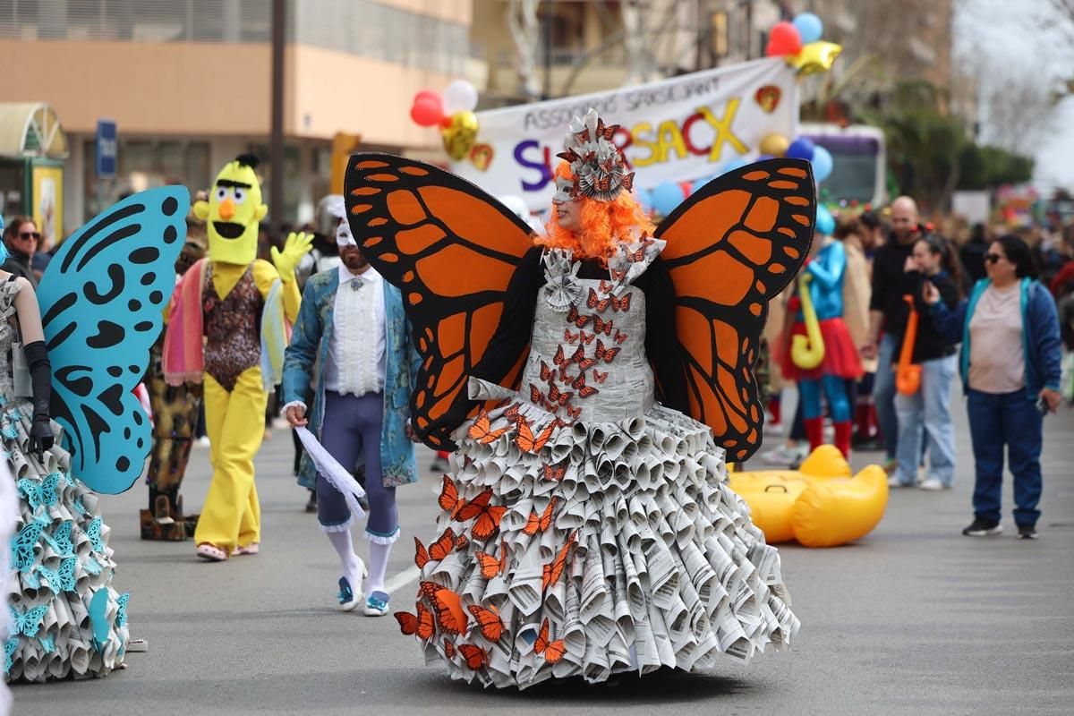 Búscate en las imágenes de la rúa de Carnaval de Ibiza