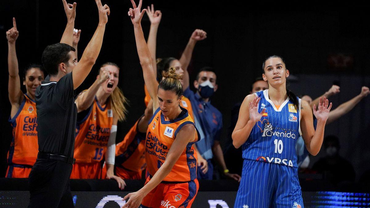 Euforia en las jugadoras del Valencia Basket en la final de la Supercopa LF Endesa EFE