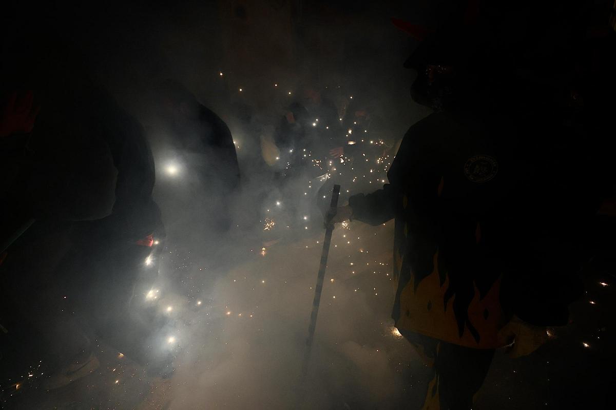 Galería: El correfocs de Dimonis de la Plana recorre las calles de Castelló