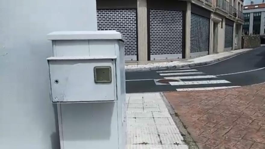 Caja de telecomunicaciones de la que procede el zumbido que molesta a los vecinos de As Baratas (Silleda). 25 mayo 2022