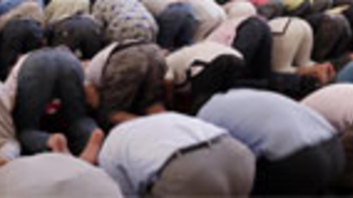 Oración en una mezquita.