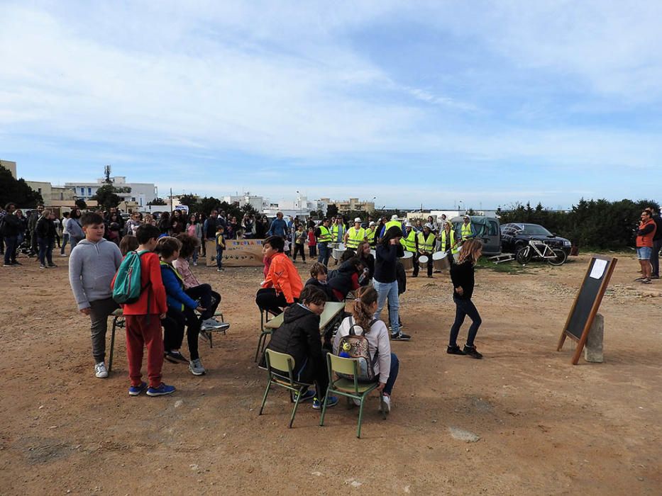 Manifestación para reclamar un nuevo colegio en Sant Ferran