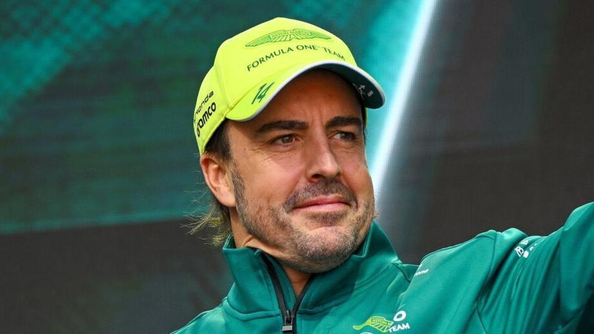 MOGYOROD (Hungary), 24/07/2026.- Aston Martin driver Fernando Alonso of Spain attends a fan forum before the first free practice session for the Formula One Hungarian Grand Prix at the Hungaroring circuit in Mogyorod, Hungary, 24 July 2026. The Formula One Hungarian Grand Prix race takes place on 26 July. (Fórmula Uno, Hungría, España) EFE/EPA/Zsolt Czegledi HUNGARY OUT