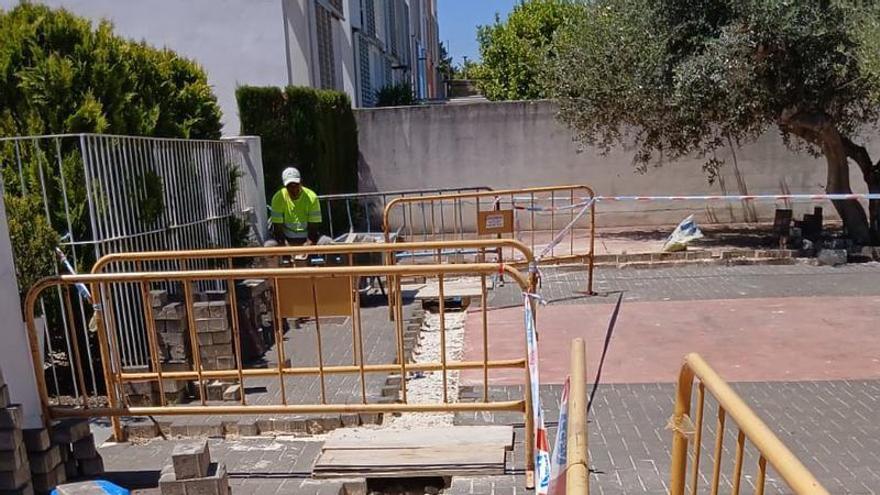 Egevasa renueva un tramo de la red de agua potable en Guadasséquies para resolver los problemas de la calle Sant Miquel