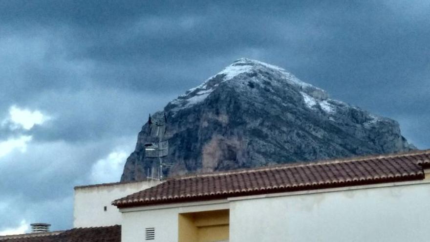 El Montgó, otra vez nevado