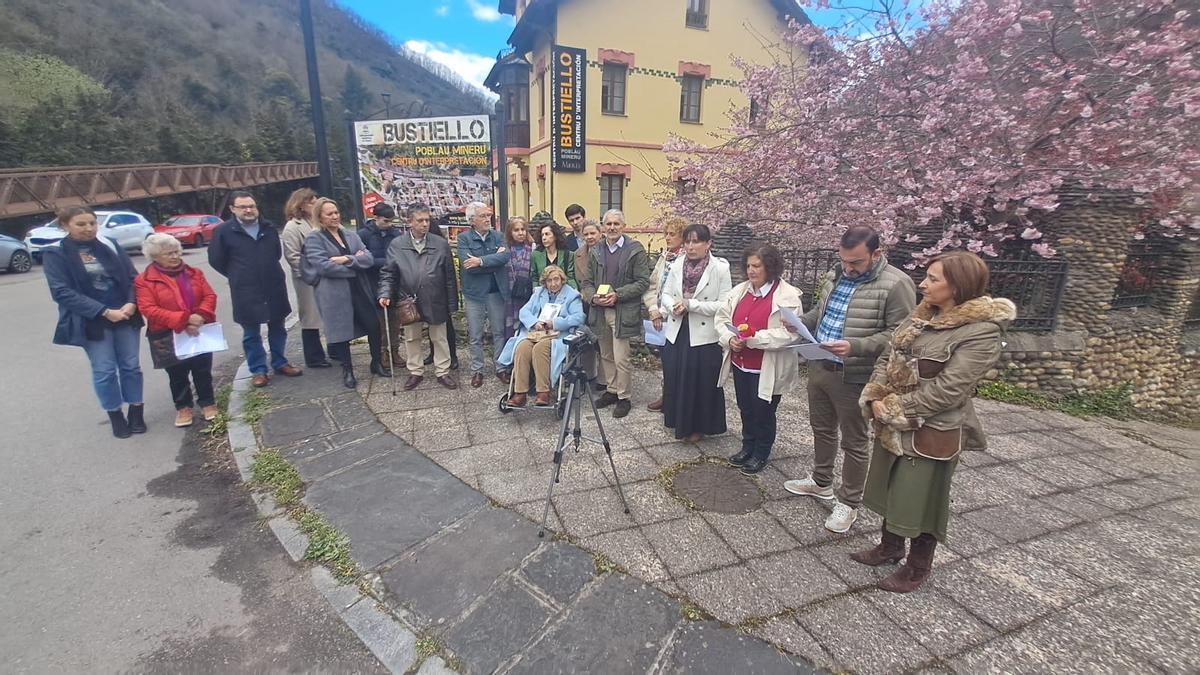 Mieres toma el camino de los adoquines de la memoria