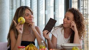 Marta Verona, MasterChef, i Juana Fernández, psicòloga: "Volem trencar el bucle de la culpa amb el menjar a través del coneixement, la comprensió i el gaudi"