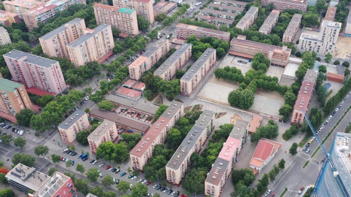 En el distrito de Sant Martí, este ámbito, antiguamente denominado zona suroeste del Besòs, se encuentra sobre los terrenos de la llanura del delta del río Besòs