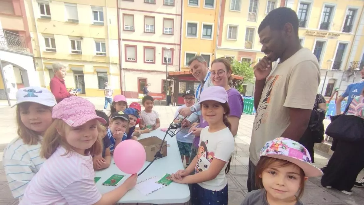 África se muestra en San Martín: Sotrondio acoge un encuentro con talleres y juegos para dar a conocer la cultura e historia del continente a los escolares