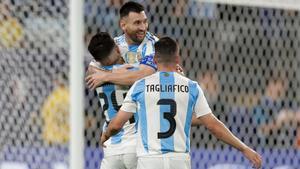Leo Messi celebra su primer gol en la Copa América