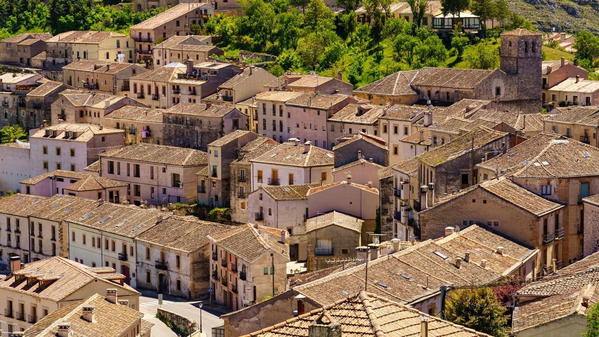 Es un paraíso de iglesias románicas que es la puerta de entrada a una maravilla natural.