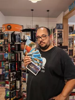 Una postal per tornar al passat: la llibreria La Bookman reviu el concurs "Relats de Postal"
