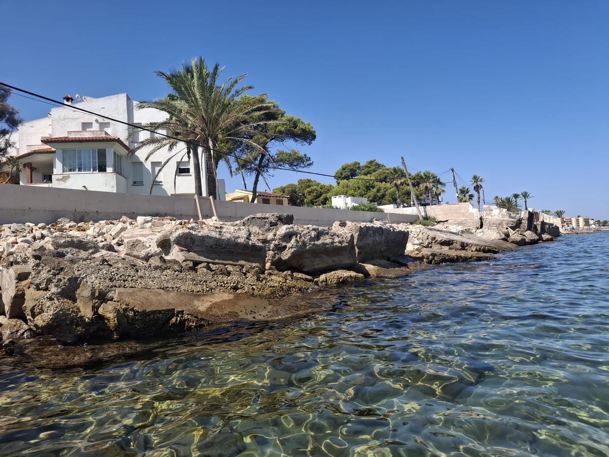 Zambullirse en una playa en ruinas en Dénia (imágenes) Zambullirse en una playa en ruinas en Dénia (imágenes)