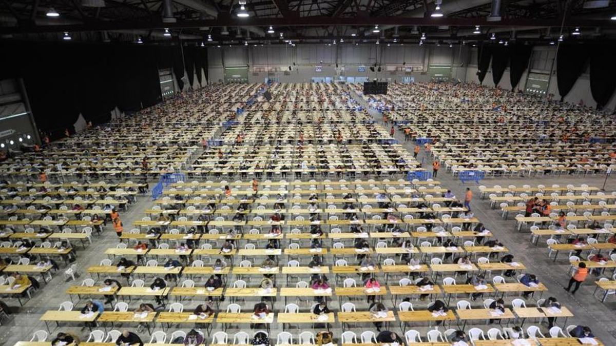 Opositores realizan las pruebas de Educación.