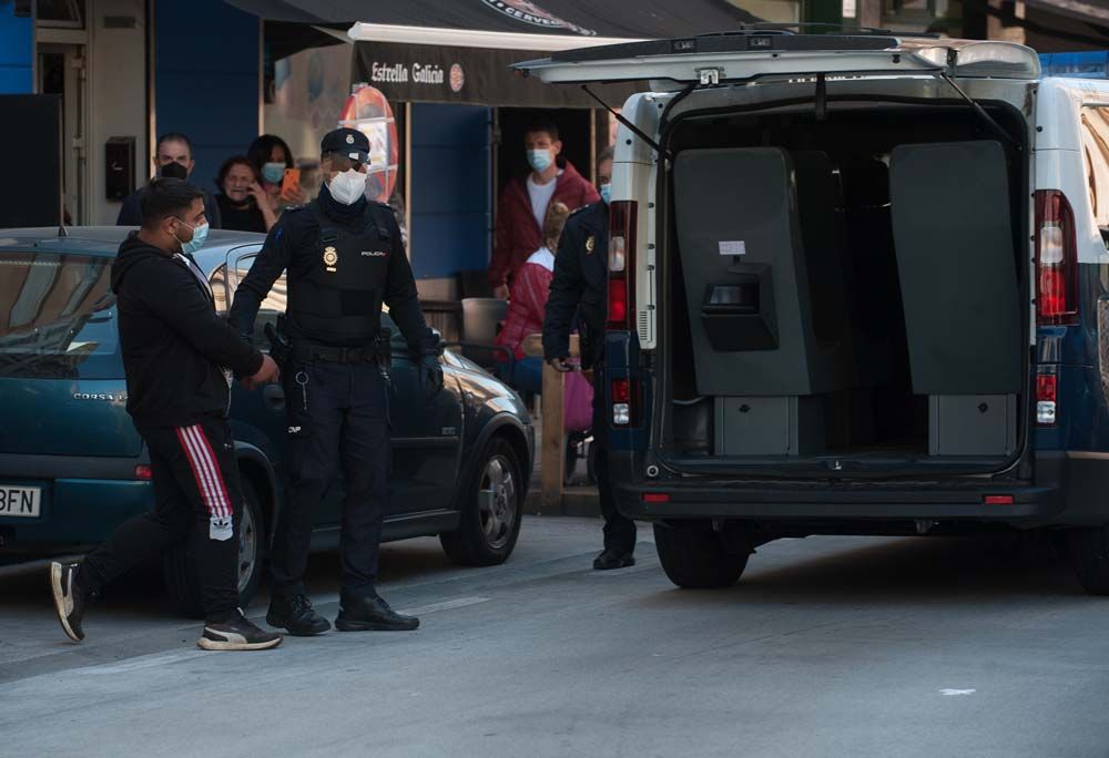 Tres detenidos en A Coruña por retener a una niña vendida por sus padres por 4.000 euros
