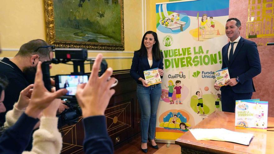 Cristina Rico y Manuel Dorado ante los medios en la presentación del programa de campus de la Fundación Unicaja