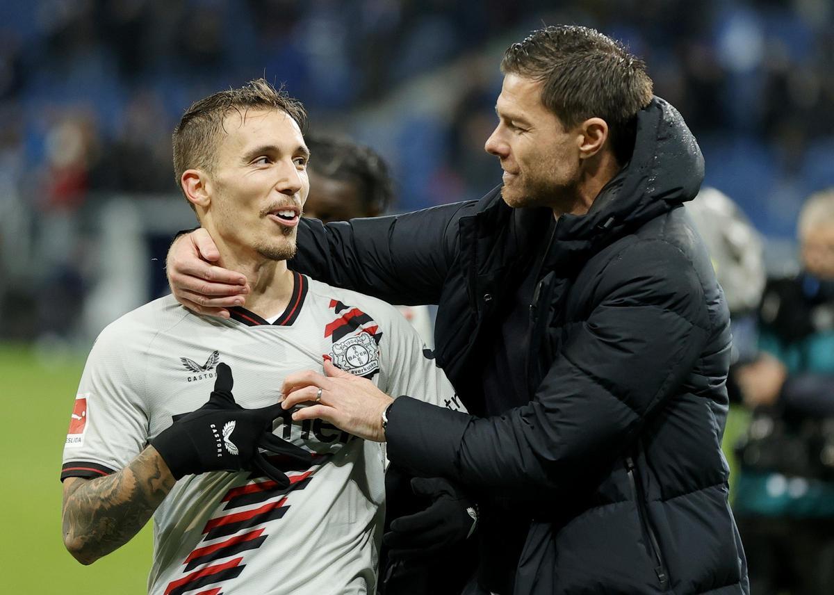 Grimaldo, una de las novedades de la selección, junto a Xabi Alonso.