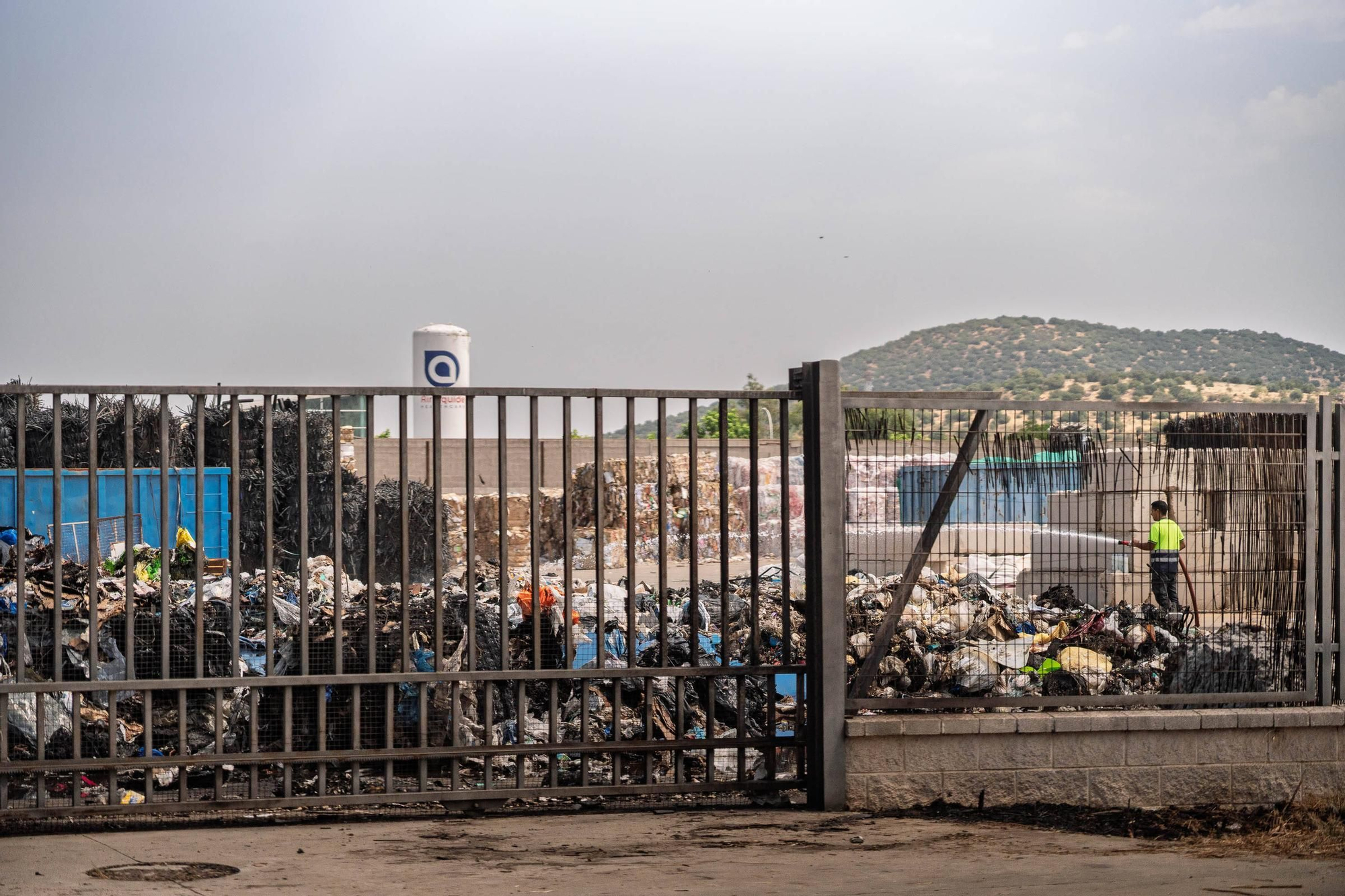 Fotogalería | Así han quedado las naves quemadas en Mérida