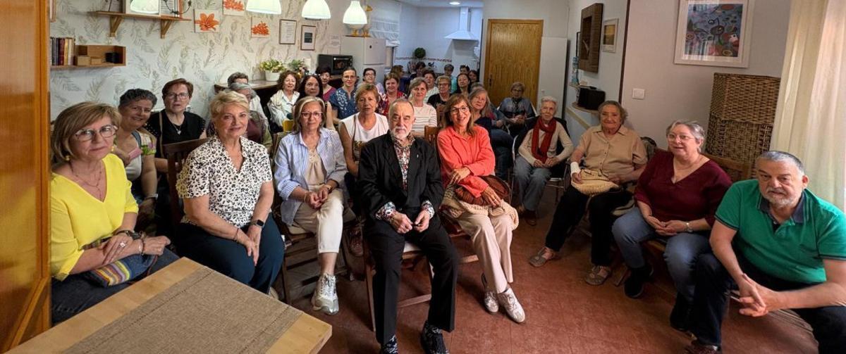 Durante la charla se repaóo el paso de la reina por la fortaleza de El Castellar.  | SERVICIO ESPECIAL