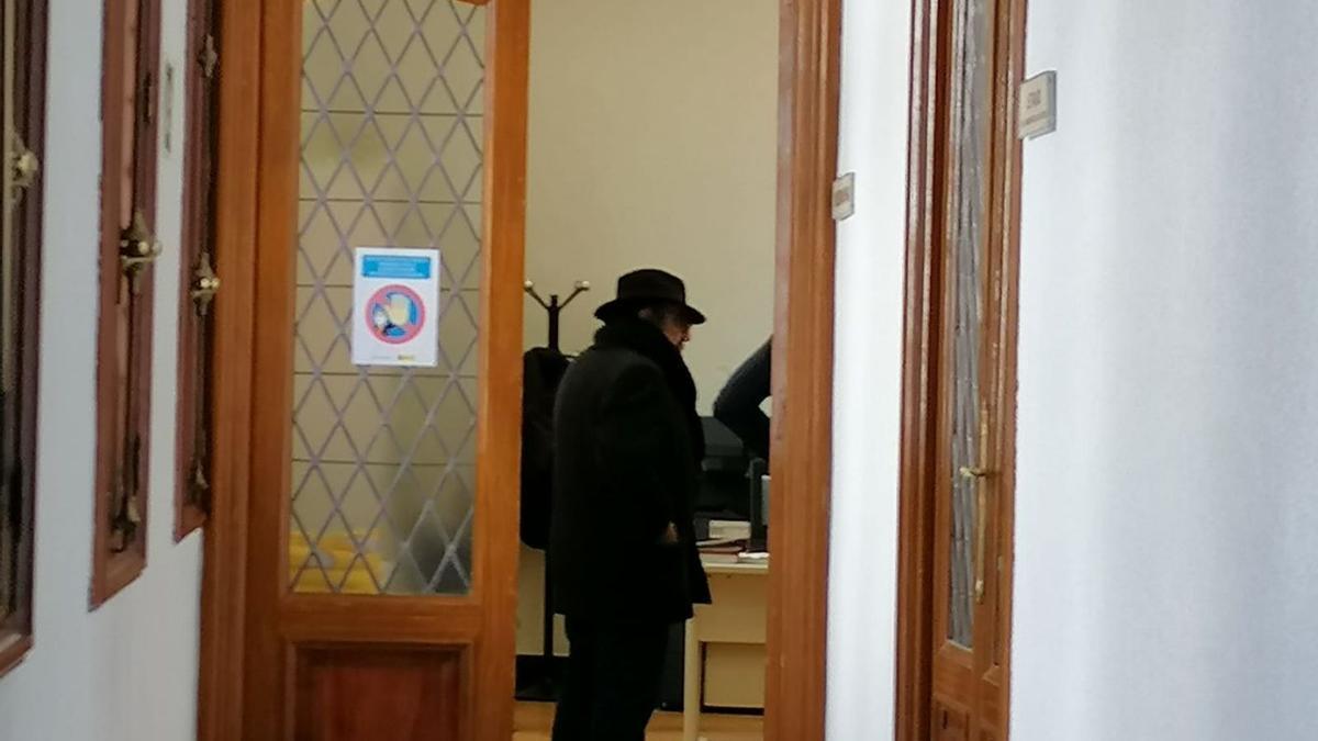 Cecilio Lera, en la secretaría de la Audiencia Provincial de Zamora.