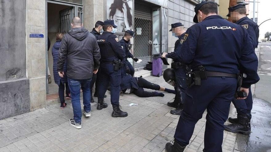 FOTOGALERÍA | Desahucio en la Avenida Goya de Zaragoza