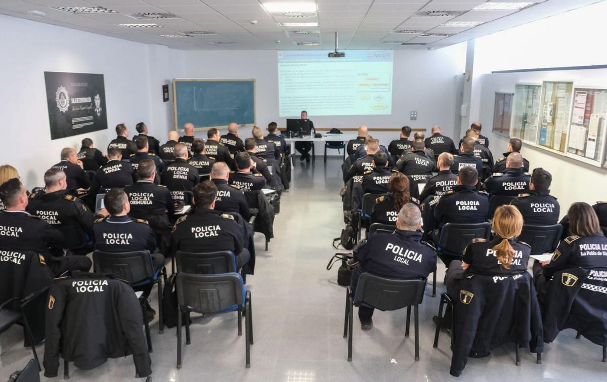 Más de 500 policías locales     de toda la Comunidad realizan su formación práctica en Elche