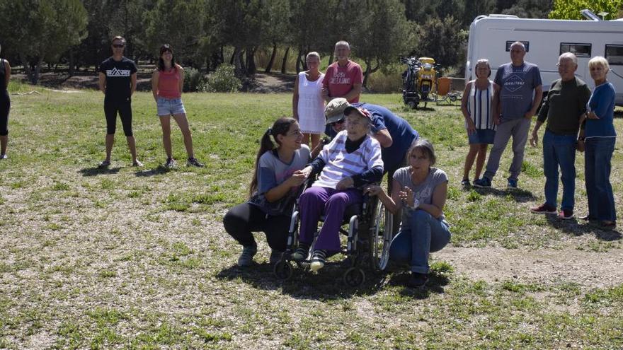 La covid-19 sorprende en Bellús a unos franceses con una anciana de 103 años